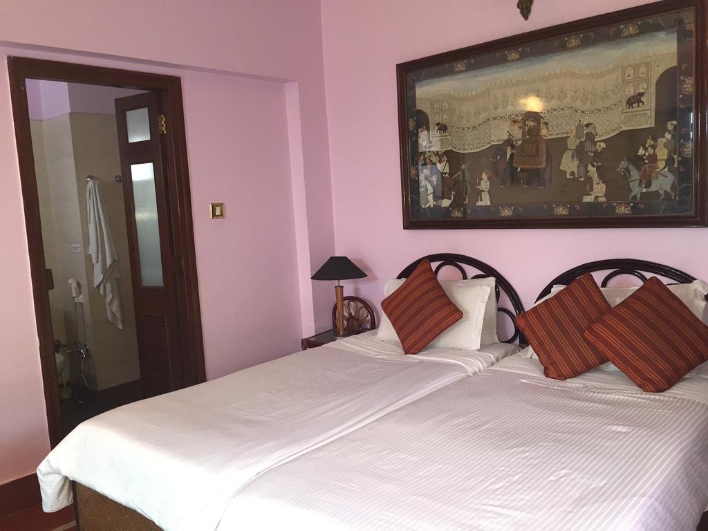 Master Bed And Breakfast New Delhi Room photo