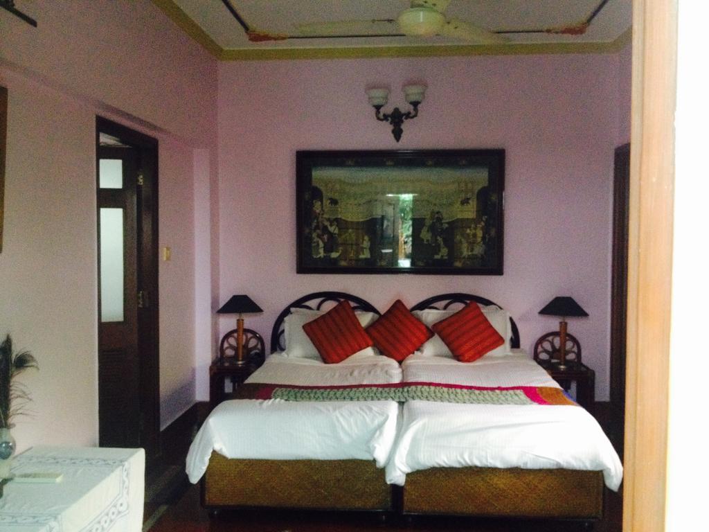 Master Bed And Breakfast New Delhi Room photo