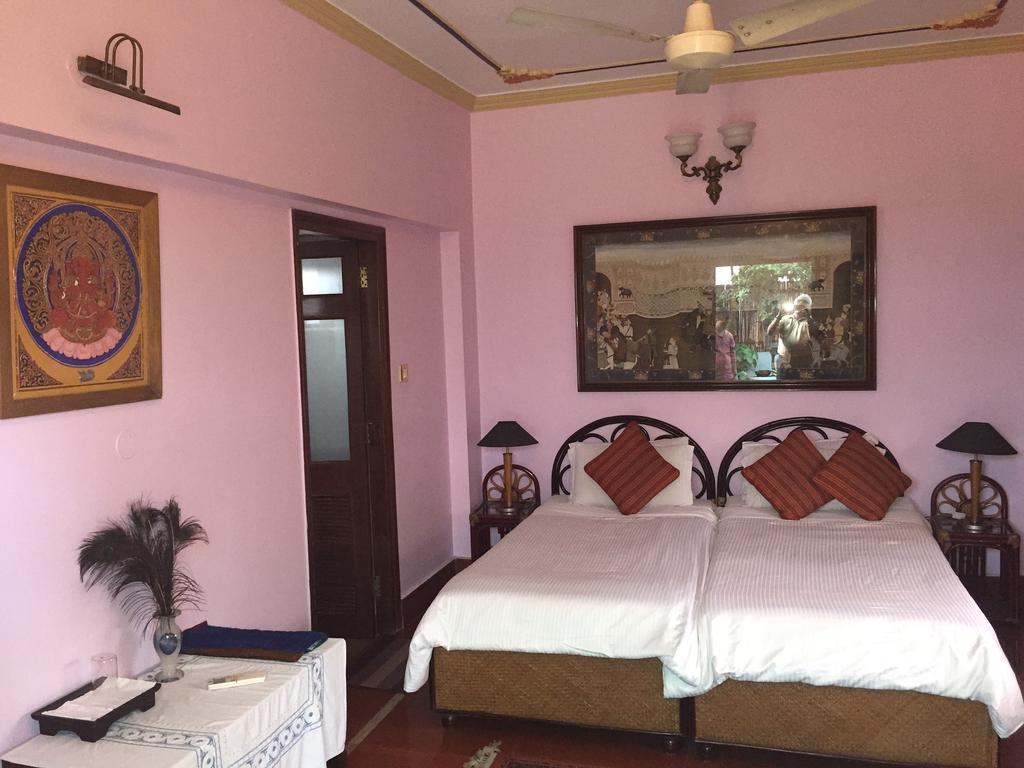 Master Bed And Breakfast New Delhi Room photo