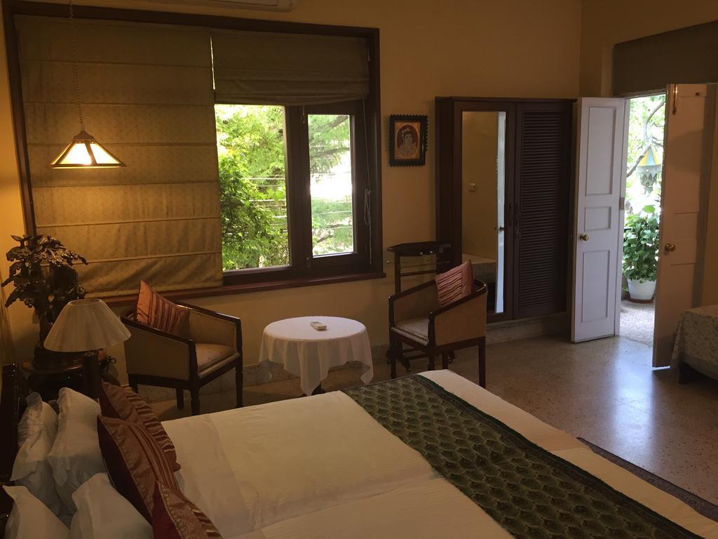 Master Bed And Breakfast New Delhi Room photo