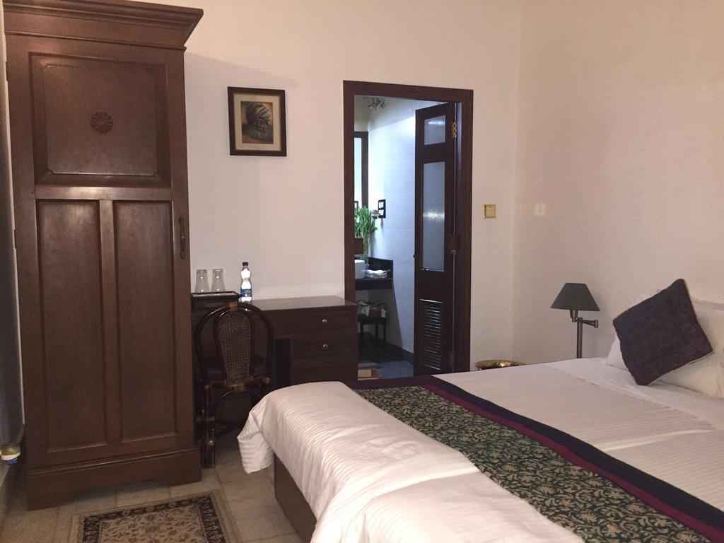 Master Bed And Breakfast New Delhi Room photo