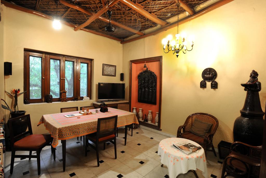 Master Bed And Breakfast New Delhi Exterior photo