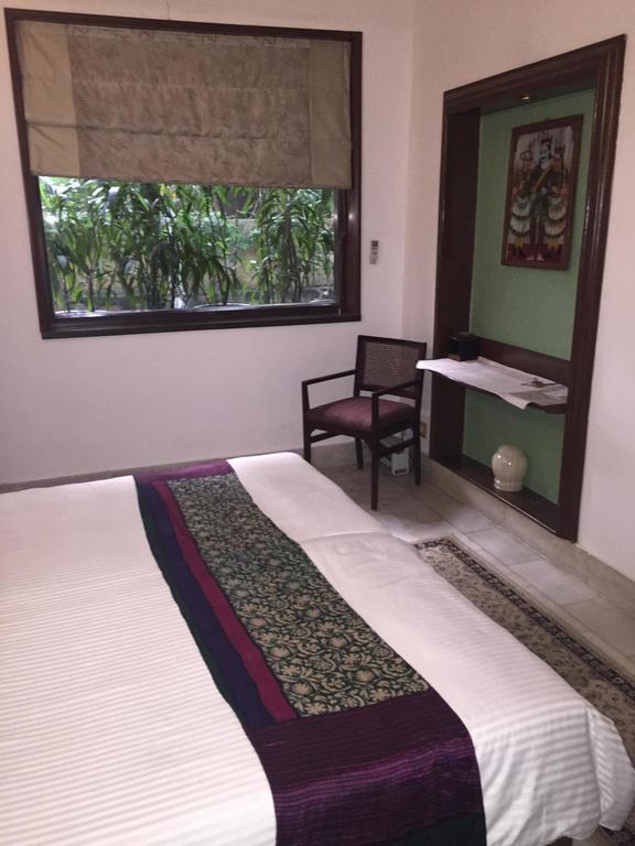Master Bed And Breakfast New Delhi Room photo